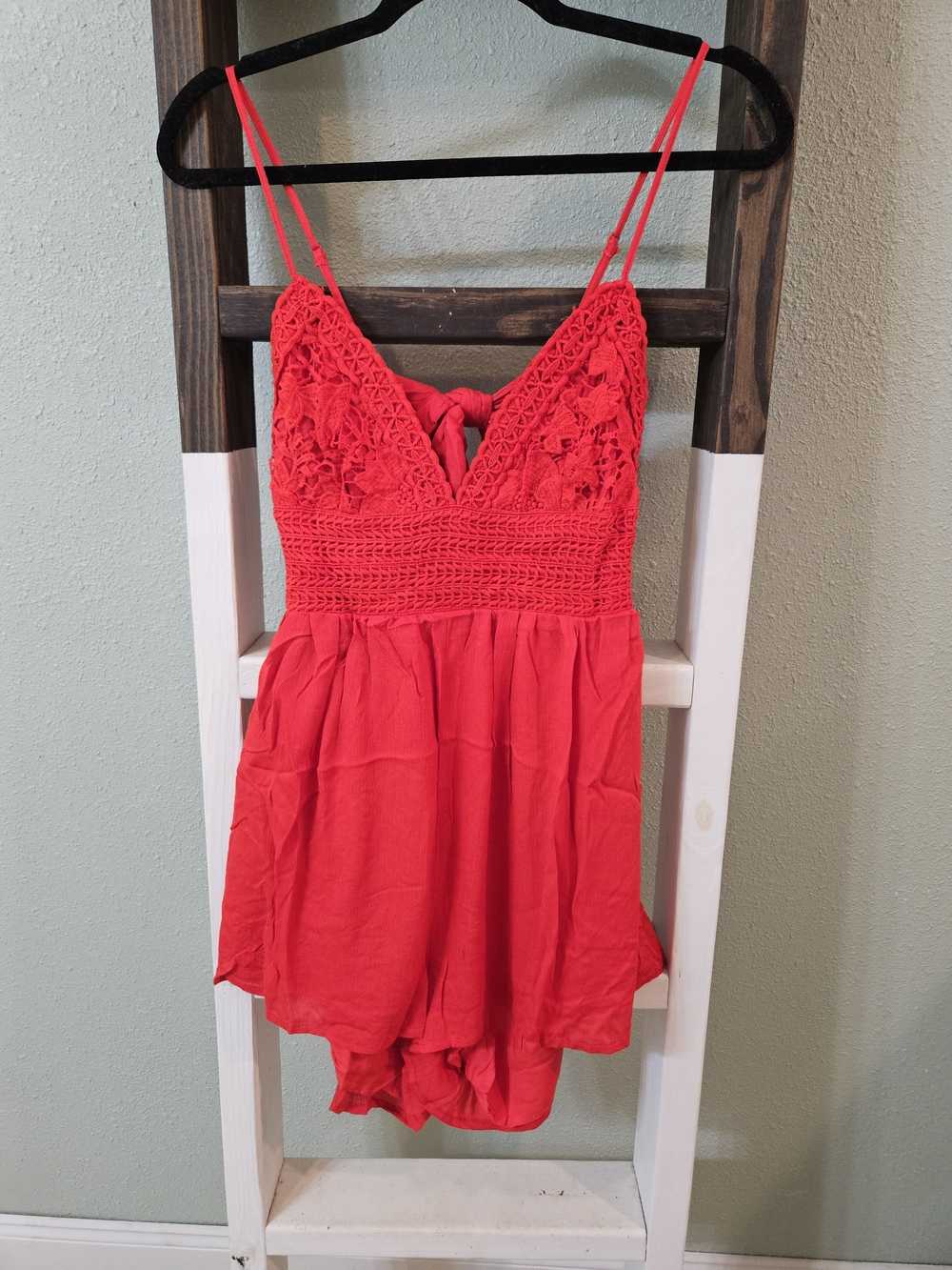NWOT ILLA ILLA Red Crochet Bodice Romper Size Large